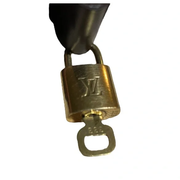 Louis Vuitton Luggage Tag, Poignet, Lock‎ & Key